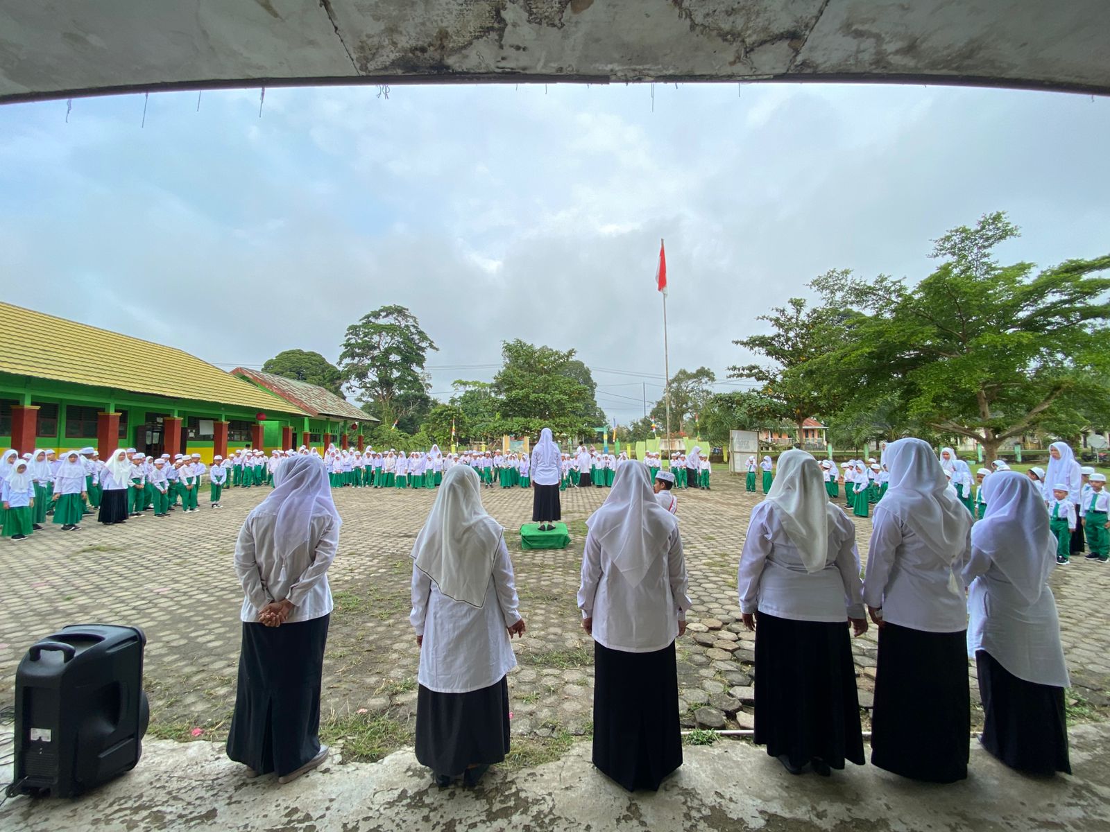 TEMA UPACARA HARI SENIN STOP BULLYING DAN JADILAH TEMAN YANG BAIK