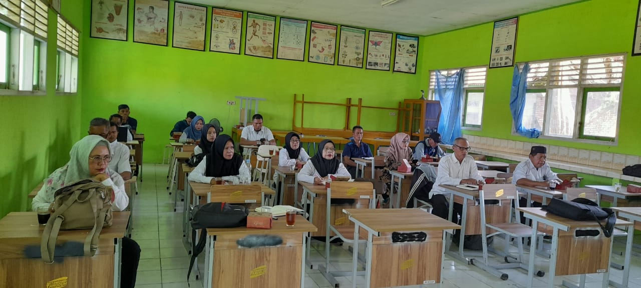 Kepala MIN 2 Batanghari hadiri rapat pemantapan kegiatan  HUT PGRI yang ke 79 di Kecamatan Mersam