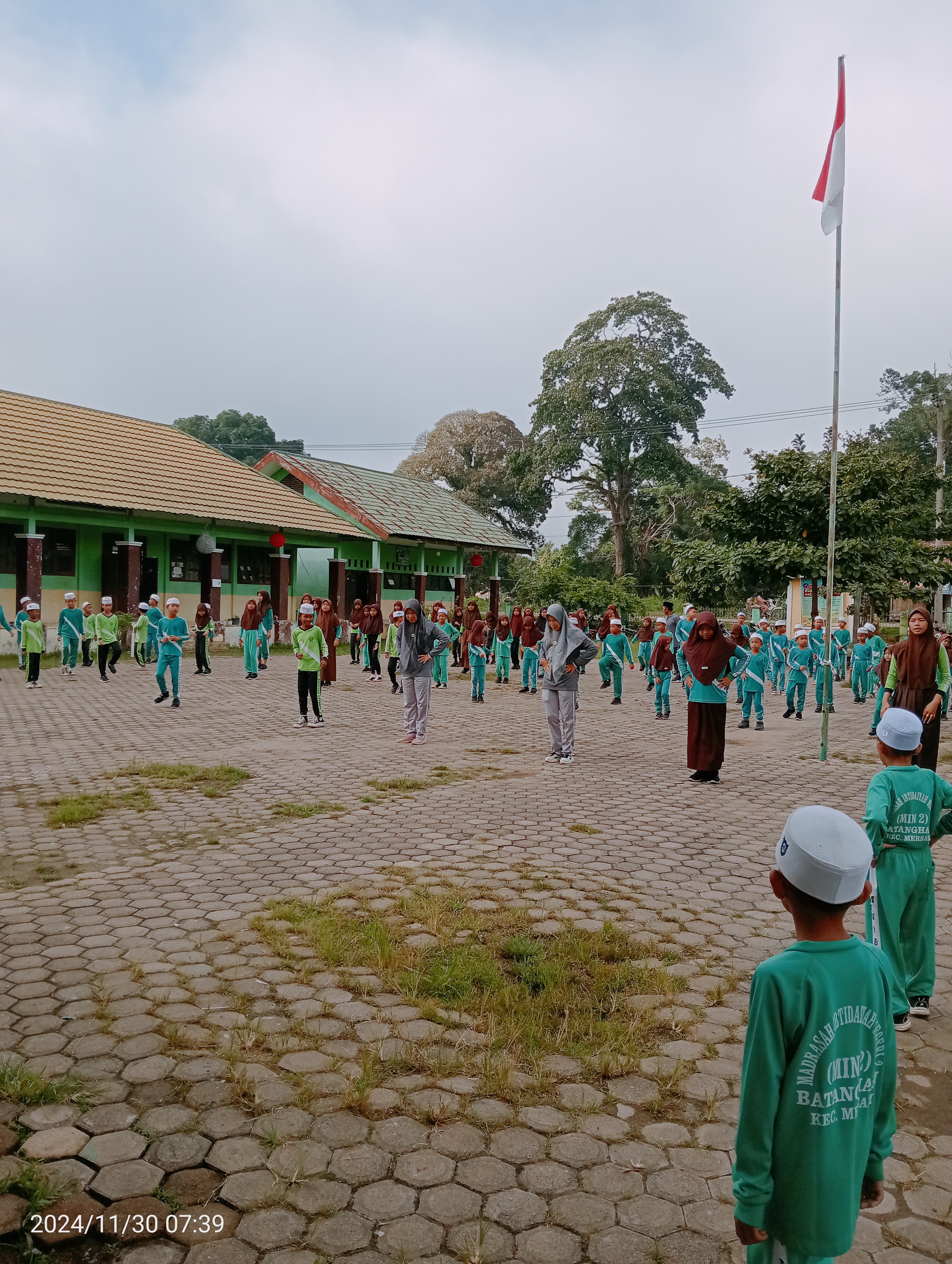 Senam Sehat Sabtu 29 November 2024 di MIN 2 Batanghari
