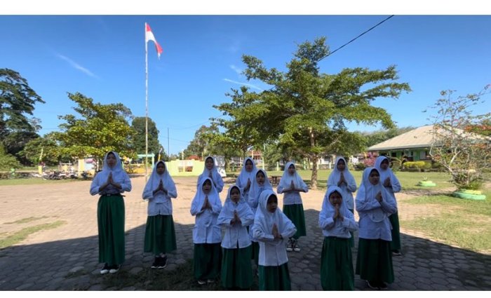siswa MIN 2 Batang Hari Mengikuti Lomba paduan Suara secara Daring (online)