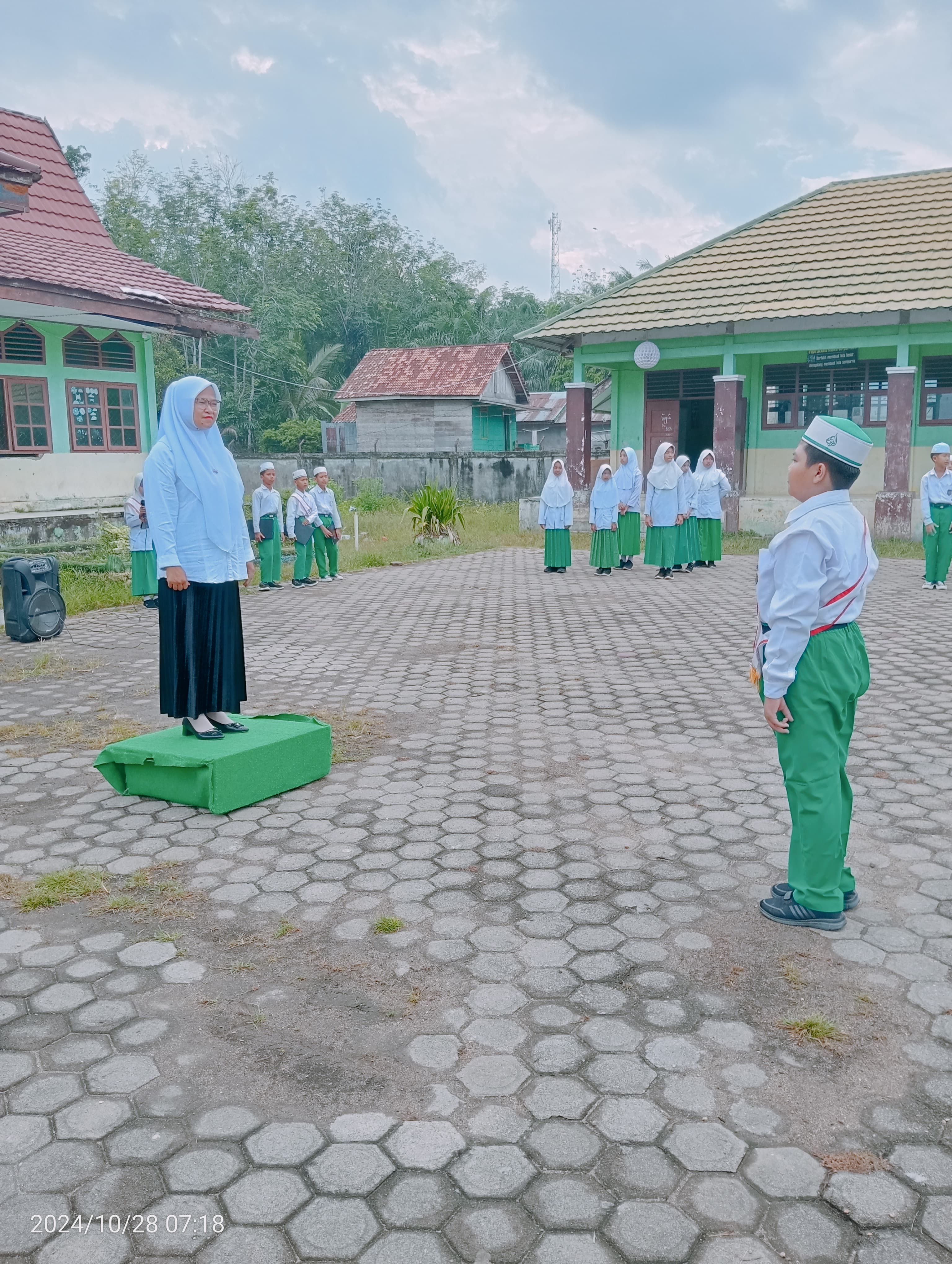 Upacara peringatan hari sumpah pemuda yang ke 96 pada 28 oktober 2024 di MIN 2 Batang Hari