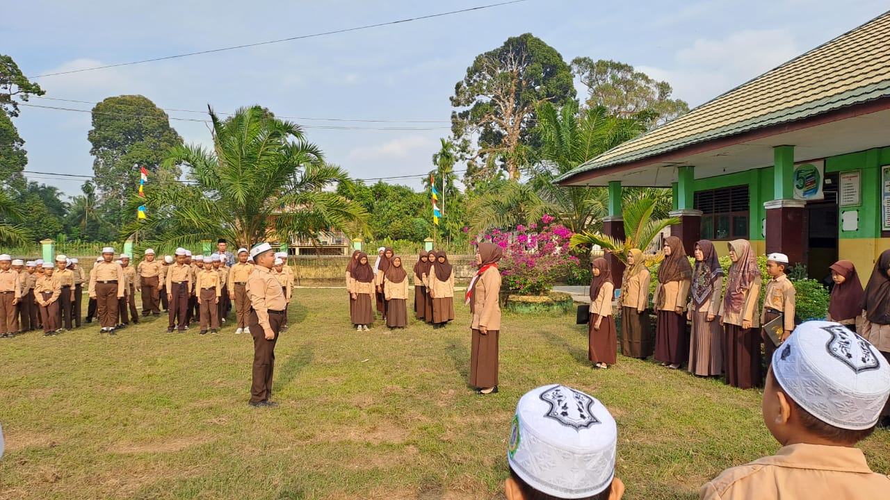 MIN 2 Batang Hari peringati hari Pramuka  Nasional