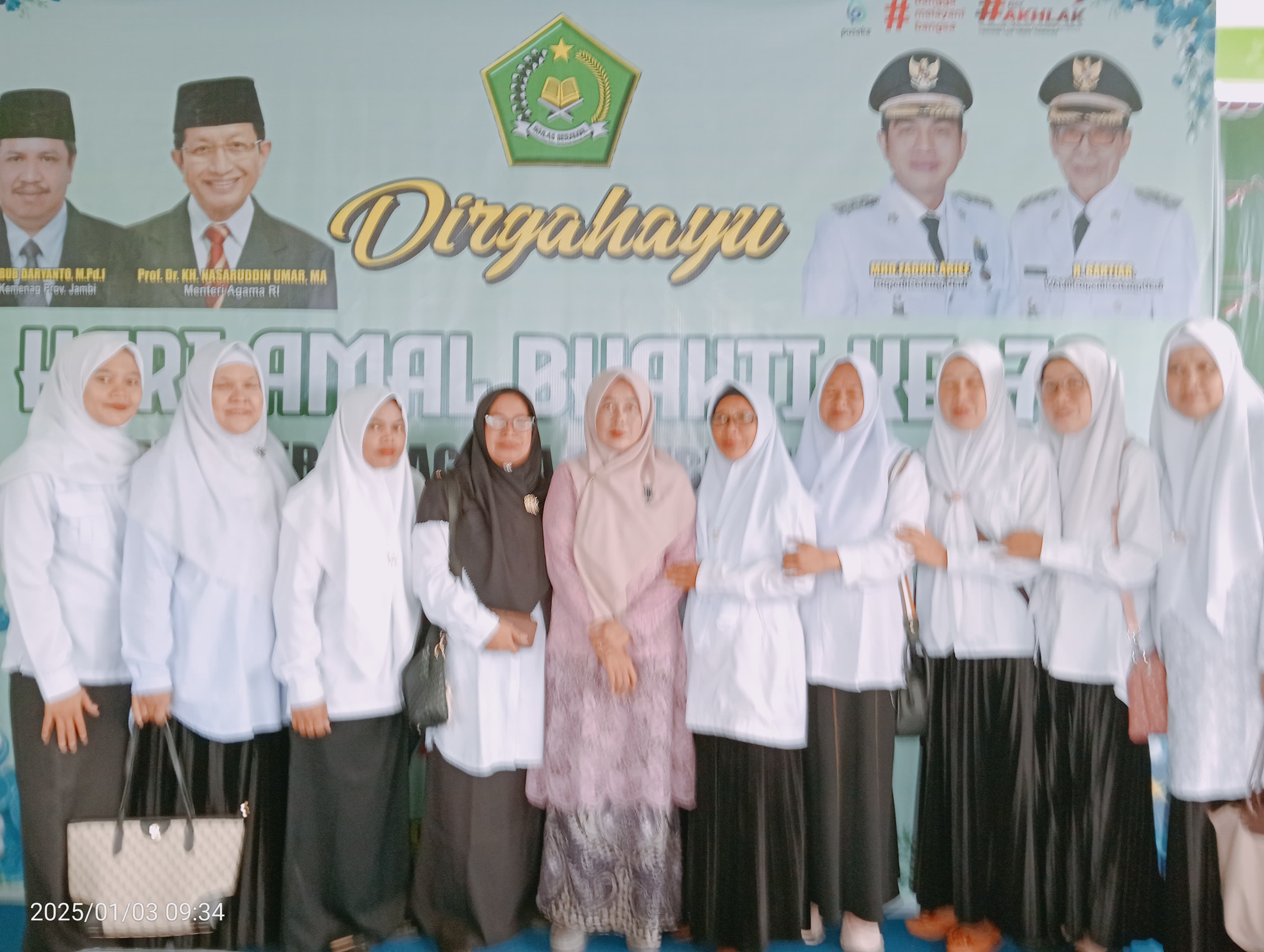 seluruh majelis guru dan Tendik MiN 2 Batang Hari mengikuti upacara peringatan HAB kemenag Kabupaten Batang Hari 