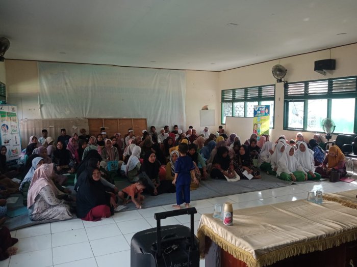 Orang Tua siswa-siswi Min 2 Min 2 Batang Hari Terima Bantuan Dari Baznas Kabupaten Batang Hari