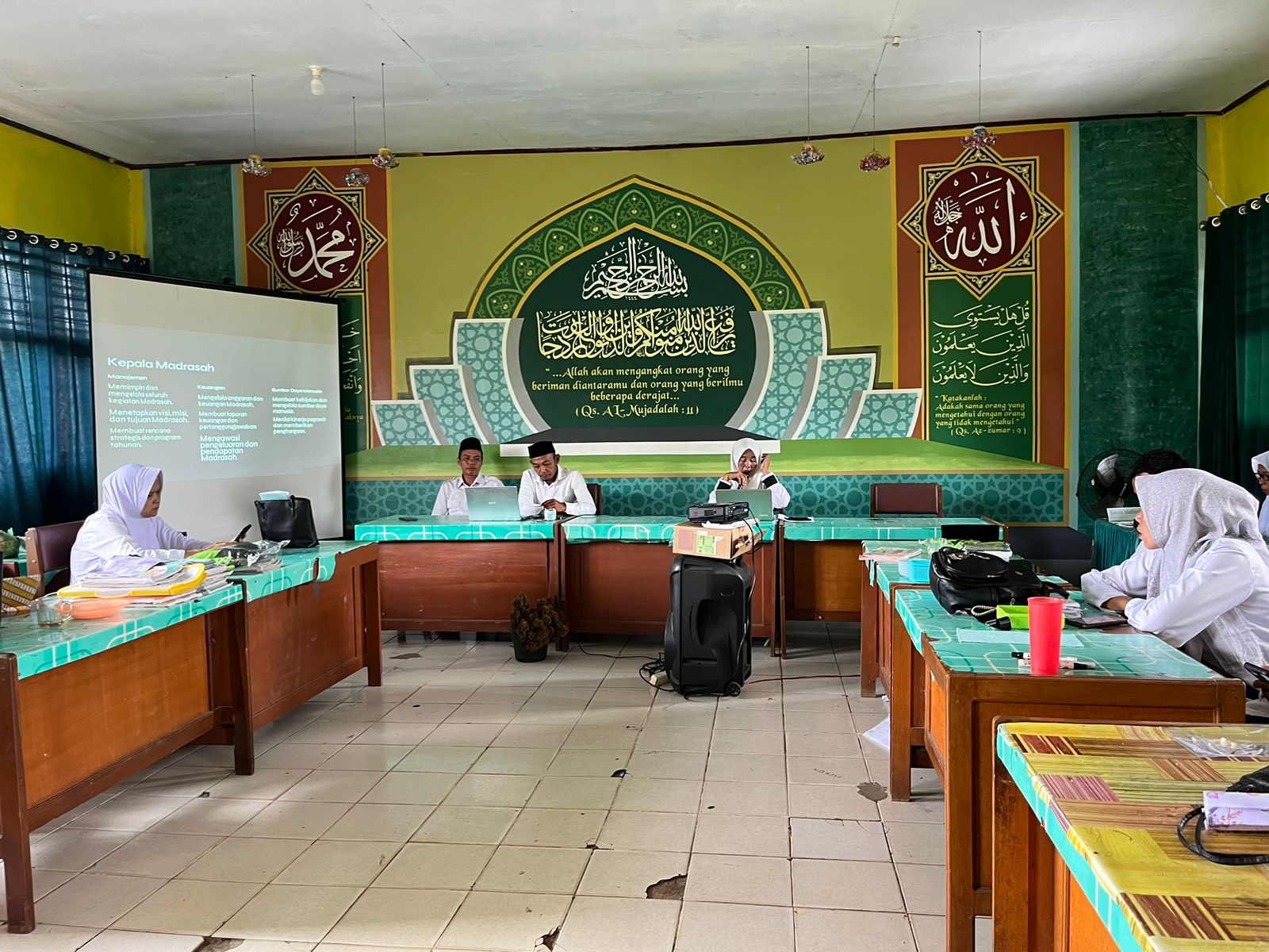 Memasuki awal semeter genap tahun 2025 majelis guru dan tendik MIN 2 Batang Hari adakan rapat